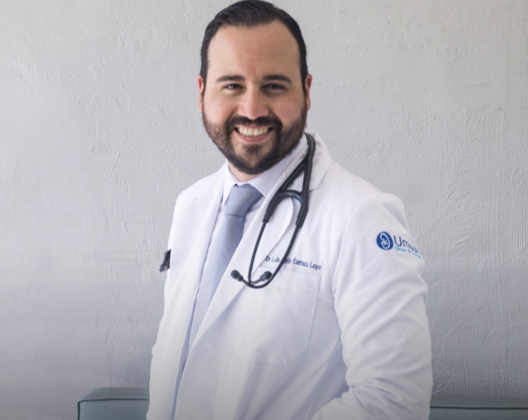 Dr. Luis Adrián Estrada, nefrólogo e internista